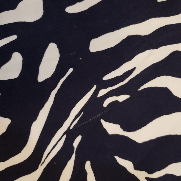⭐JonesWear Stretch Balck & White Zebra Print Skirt Size 4 - Picture 2 of 7